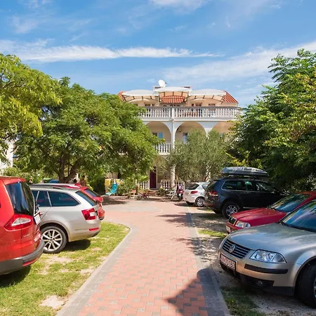 Two Bedroom With Garden View B2 Апартаменты