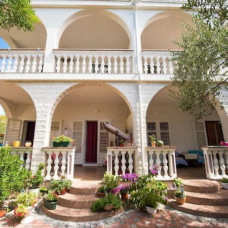 Two Bedroom With Garden View B2 Srima